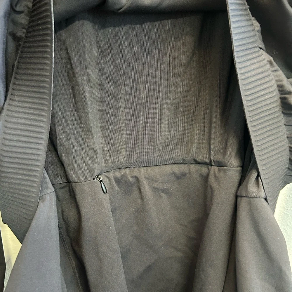 🖤 Fabletics Running Jacket 🖤 - Picture 5 of 9